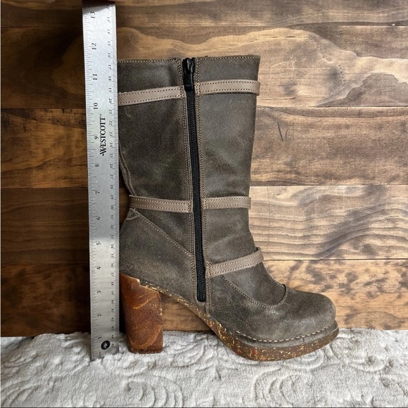 The Art Company Mid Ankle Boots Sz 38 US 7-7.5 Leather Suede Wooden Heel Buckle - Picture 10 of 13